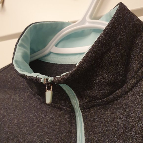 Activewear jacket with thumbholes - Picture 3 of 8
